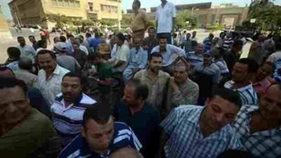 استمرار اعتصام 400 عامل بمصنع العبوات الدوائية بالعاشر