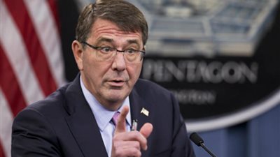 آشتون كارتر يتهم روسيا بسكب الزيت على النار في سوريا