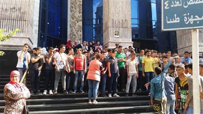 بالفيديو والصور.. وقفة لطلاب «تنسيق المرحلة الثالثة» أمام «الصحفيين»