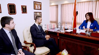 نبيلة مكرم: نسعى لحل قضايا الهجرة غير الشرعية وتوفير فرص لتأهيل الشباب