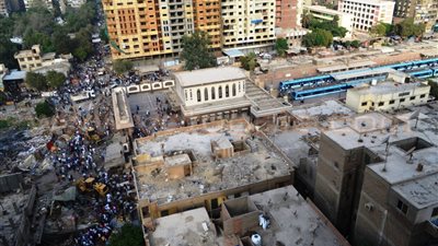 بالصور.. حملة لإزالة الإشغالات بمحيط مترو حلوان