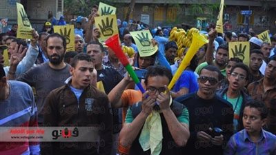 ننشر تفاصيل مخطط «المحظورة» لإفساد «الاستفتاء».. التظاهر في 14 و15 يناير أمام اللجان.. مناوشات مع الأمن لاقتحام «التحرير» و«رابعة» و«النهضة».. مصادر: 