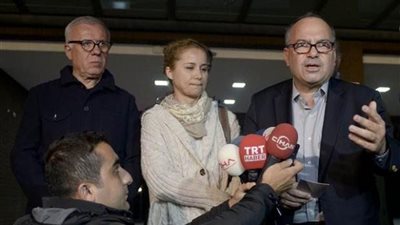 بالصور.. هجوم مسلح على صحفي معارض لـ«أردوغان» أمام منزله