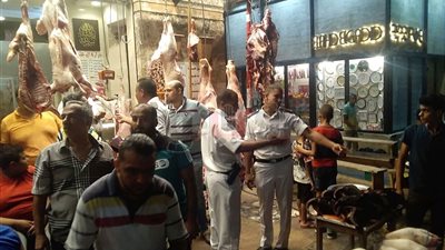 حملات مكثفة لشرطة البيئة على محال الجزارة بالإسكندرية (فيديو وصور)