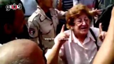 بالفيديو.. سيدة تزغرد فرحًا بإخلاء محيط «مترو حلوان» من الباعة