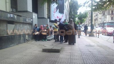 بالصور.. الحاصلون على الدبلومات الفنية يفترشون سلم «التعليم العالي»