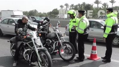 «مرور قنا» يشن حملات على سائقي الدراجات البخارية بدون لوحات