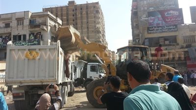 بالصور.. أمن القاهرة يكشف تفاصيل نقل الباعة بمحيط مترو حلوان