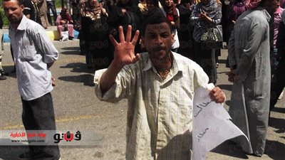 القمامة والحشرات تحاصر 