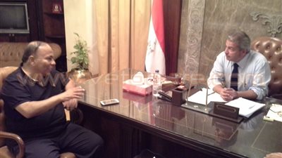 بالصور.. عبد العزيز يلتقي رئيس نادي الإسماعيلي