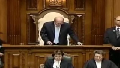 بالفيديو.. برلمان نيوزيلندا يغنى بعد تقنين زواج مثليى الجنس