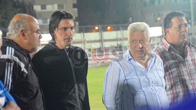 مرتضى منصور يهنئ اللاعبين بعد الفوز علي الداخلية