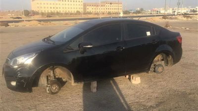 بالصور.. سرقة إطارات سيارة كيا من جراج كارفور في العبور