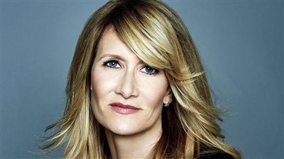 لورا ديرن تفوز بجائزة أفضل ممثلة مساعدة لمسلسل قصير في حفل إيمي