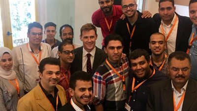 «فكك منى».. سفير بريطانيا يشيد بخفة دم المصريين.. جون كاسن: فخور بفترة عملي بالقاهرة.. المملكة تتمنى لمصر النجاح.. لهذا السبب فضلت التعامل مع المواطنين.. و«هوزع بلح رمضان في لندن»