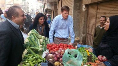 «دقت ساعة السحلب».. أبرز «قفشات» سفير بريطانيا مع المصريين