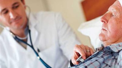 تقرير: طبيبان لرعاية 436 مريضا في هيئة التأمين الصحي البريطانية