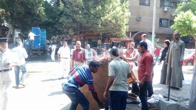 بالصور.. حكمدار الجيزة يشارك بحملة للقضاء على إشغالات العجوزة