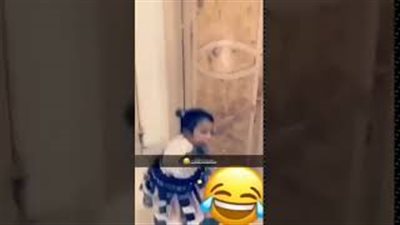 بالفيديو.. شاب يثير فزع طفلة يحدث ضجة في السعودية