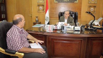 محافظ دمياط يناقش مع وكيل «التموين» سبل ضبط الأسعار بالأسواق