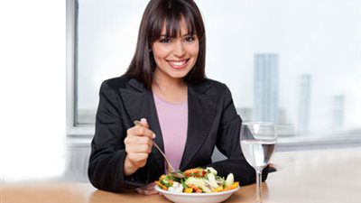 أفضل الوجبات الخفيفة للمرأة العاملة من أجل رشاقة دائمة