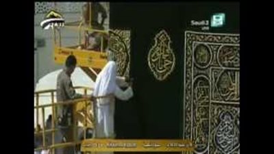 بالفيديو.. استكمال «كسوة الكعبة» وسط توافد الحجاج إلى «عرفات»