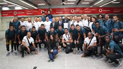 سفير القاهرة بموزمبيق يستقبل بعثة المصري بمطار مابوتو (صور)