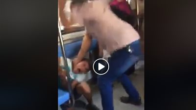 أمن المترو يضرب طفلا رغم توسلاته: «سيبني أعيد أبوس إيدك» (فيديو)