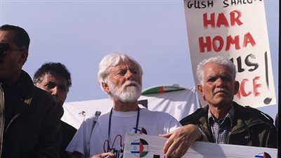 «أوري أفنيري».. قصة يساري إسرائيلي كان يناصر القضية الفلسطينية (صور)