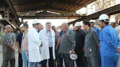 وزير قطاع الأعمال العام يتفقد مصانع شركة الدلتا للصلب (صور)