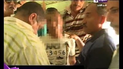 بالفيديو.. القبض على راكب بقطار إمبابة متلبسًا بـ «حشيش»