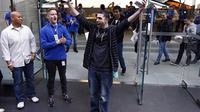 بالفيديو والصور.. إعادة تصميم «الجينز» ليناسب «أيفون 6»