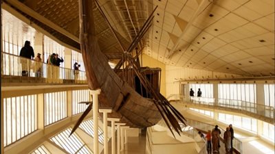 تفاصيل استخراج أخشاب مركب خوفو الثانية بالهرم ونقلها للمتحف الكبير