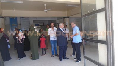 بالصور.. رئيس مجلس مدينة جمصة بالدقهلية يتفقد المستشفى المركزي