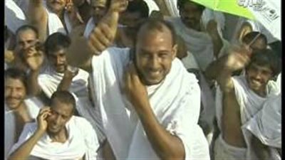 بالفيديو.. شاهد.. فرحة حاج مصري بعد ظهوره على شاشات التليفزيون