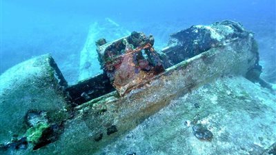 بالصور.. العثور على قاذفة قنابل نادرة بعد 70 عاما من الغرق