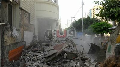 بالصور.. إزالة الأكشاك المحيطة بمسرح طنطا تمهيدا لافتتاحه