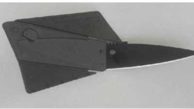 بالصور.. ضبط راكب بحوزته سلاح مخفي بفيزا كارت في برج العرب