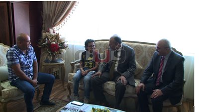 بالصور.. مساعد وزير الداخلية يستقبل طفلا مصابا بالسرطان