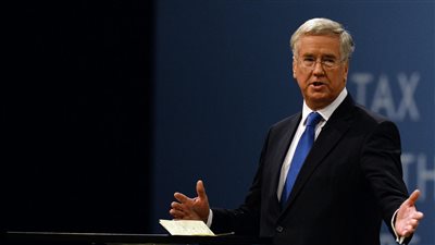 وزير الدفاع البريطاني يصل أربيل لوقف استفتاء كردستان