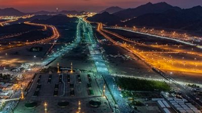 صور لمغادرة الحجاج عرفات أثناء غروب الشمس