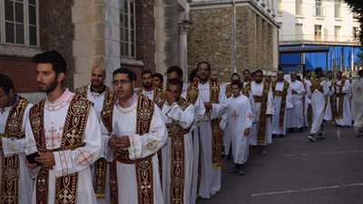 الأنبا مارك يترأس احتفالات إيبارشية باريس بـ«صوم العذراء»