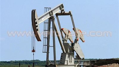 النفط يواصل الهبوط مع ارتفاع الدولار