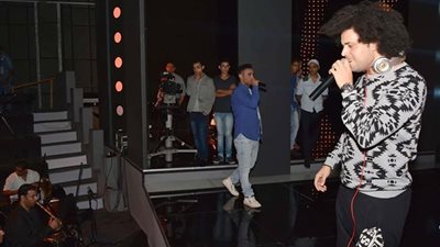 «الجرينى» ينشر صورته في بروفات برنامج «سعد وسعد»