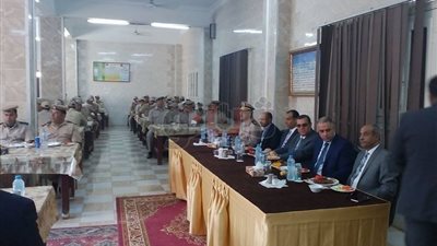محافظ الفيوم يزور فرق الأمن ويهنئها بعيد الأضحى