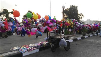 انتشار البالونات في شوارع بورسعيد (صور)