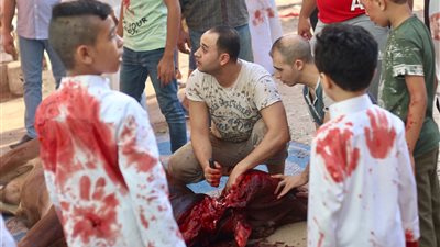 حلال الله أكبر.. 15 صورة ترصد مظاهر ذبح الأضاحي في عين شمس
