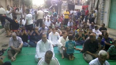 الإخوان والسلفيون يقيمون ساحات صلاة بالإسكندرية