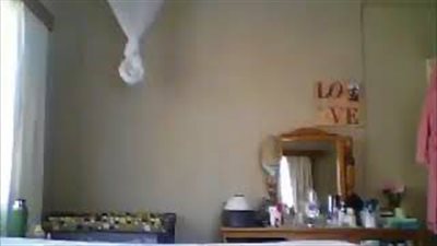 بالفيديو.. مربية تعتدى على طفل بإلقائه بقوة