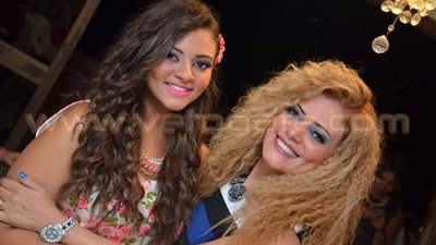 بالصور.. ساندرا سمير تحتفل بعيد ميلادها وسط أصدقائها